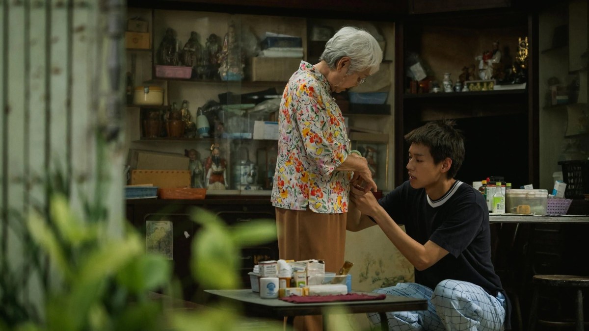 《全職乖孫》（How to Make Millions Before Grandma Dies）：在沒有等價交換的世界，成為照顧者